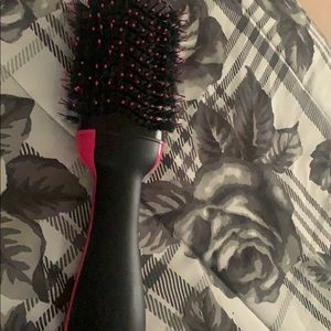 Revoln blow dryer brush